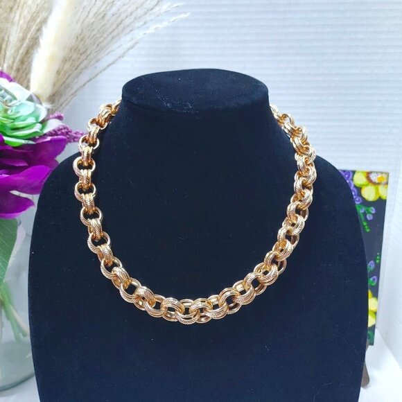 Gorgeous Gold Tone Triple Link Chain Necklace - Picture 1 of 7